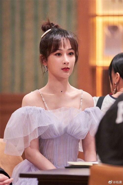 最新娱乐吃瓜杨紫,娱乐圈再掀波澜!